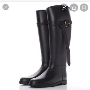 Burberry riding with belt rain boots